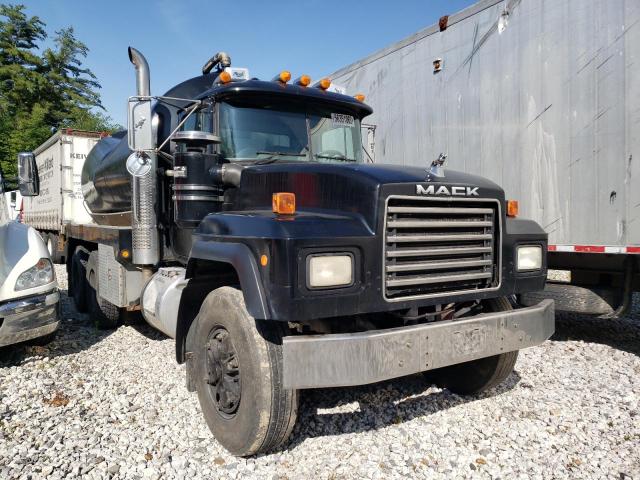 1M2P267C2YM049941 - 2000 MACK 600 RD600 BLACK photo 1