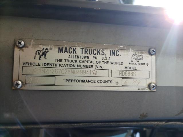 1M2P267C2YM049941 - 2000 MACK 600 RD600 BLACK photo 10