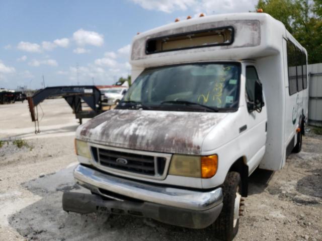 1FDXE45S36DA68307 - 2006 FORD ECONOLINE E450 SUPER DUTY CUTAWAY VAN WHITE photo 2