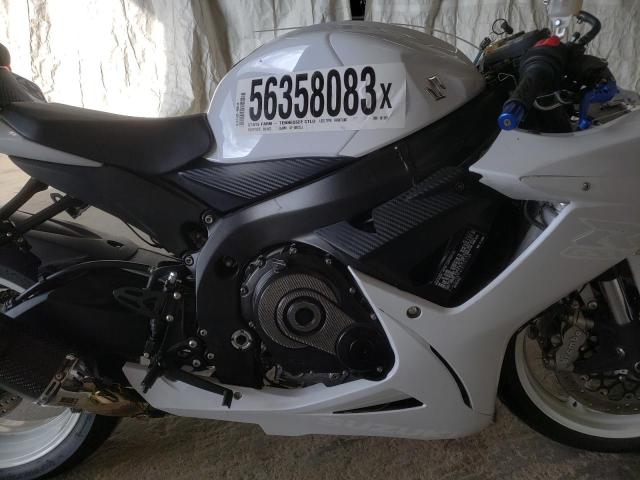 JS1GN7FA1K7101125 - 2019 SUZUKI GSX-R600 WHITE photo 7