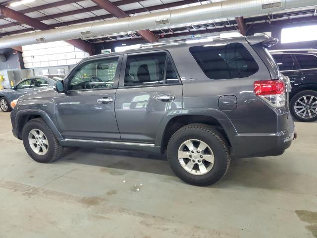 JTEBU5JR8D5145797 - 2013 TOYOTA 4RUNNER SR5 GRAY photo 2
