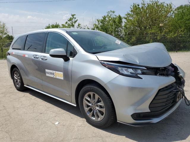 5TDKSKFC0MS036824 - 2021 TOYOTA SIENNA LE SILVER photo 4