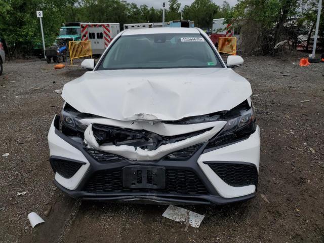 4T1G11AK1RU234103 - 2024 TOYOTA CAMRY SE NIGHT SHADE WHITE photo 5