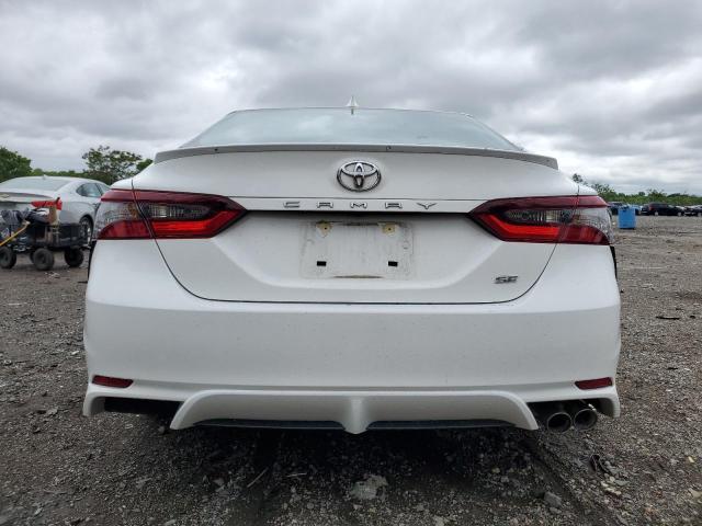 4T1G11AK1RU234103 - 2024 TOYOTA CAMRY SE NIGHT SHADE WHITE photo 6