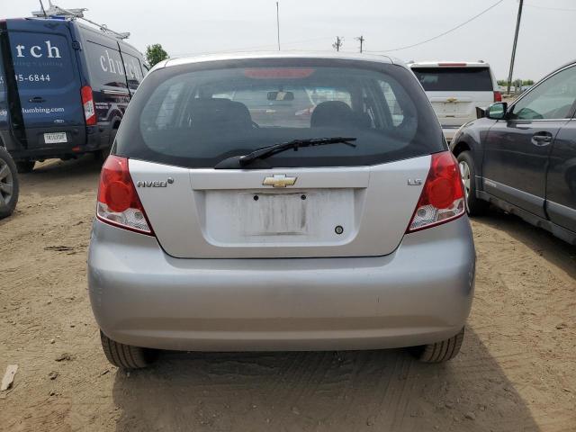 KL1TD66618B007823 - 2008 CHEVROLET AVEO BASE SILVER photo 6