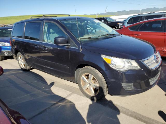 2V4RW3DG4BR691885 - 2011 VOLKSWAGEN ROUTAN SE BLACK photo 4