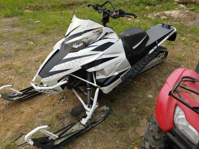 4UF16SNW4GT121689 - 2016 ARCTIC CAT M8 WHITE photo 2