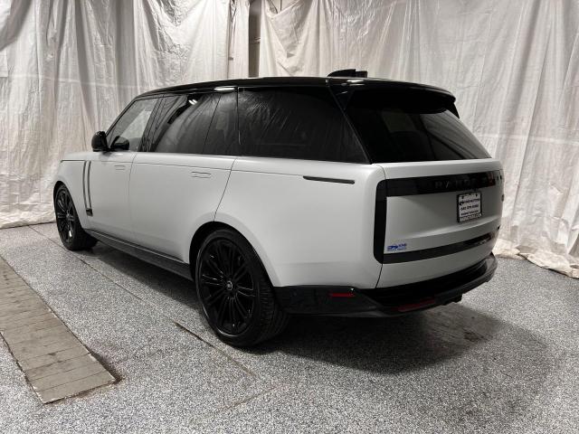 SALK1BE77PA033825 - 2023 LAND ROVER RANGE ROVE AUTOBIOGRAPHY SILVER photo 3