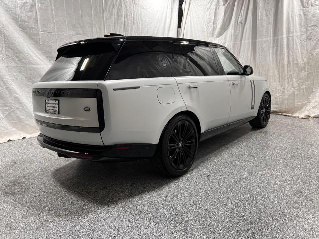 SALK1BE77PA033825 - 2023 LAND ROVER RANGE ROVE AUTOBIOGRAPHY SILVER photo 4