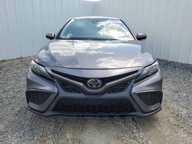 4T1G11AK1PU730015 - 2023 TOYOTA CAMRY SE NIGHT SHADE GRAY photo 5