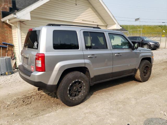 1C4NJRFB9GD782947 - 2016 JEEP PATRIOT LATITUDE SILVER photo 3