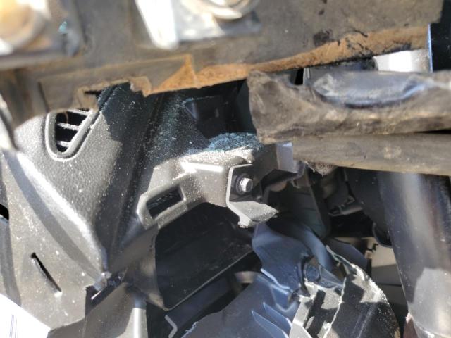 5GAEVAKW8JJ276261 - 2018 BUICK ENCLAVE ESSENCE ვერცხლისფერი ფოტო 9