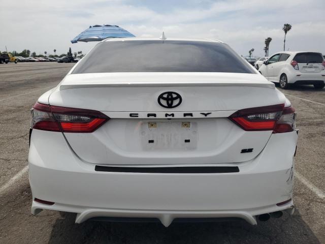 4T1G11AKXPU090113 - 2023 TOYOTA CAMRY SE NIGHT SHADE WHITE photo 6