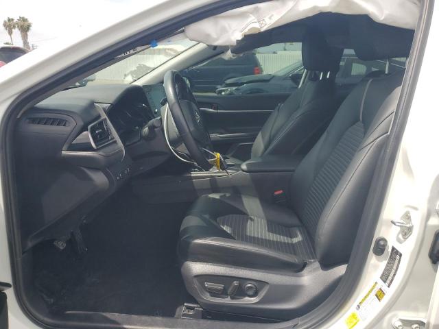 4T1G11AKXPU090113 - 2023 TOYOTA CAMRY SE NIGHT SHADE WHITE photo 7