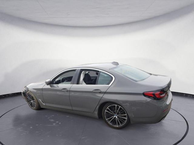 WBA33AG07NCK55926 - 2022 BMW 530XE GRAY photo 2