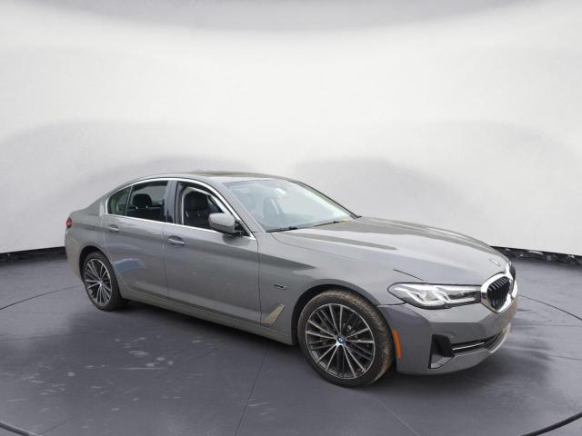 WBA33AG07NCK55926 - 2022 BMW 530XE GRAY photo 4