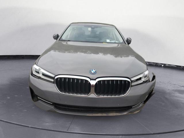 WBA33AG07NCK55926 - 2022 BMW 530XE GRAY photo 5