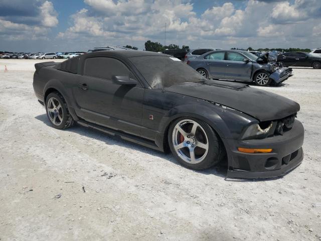 1ZVFT82H675214228 - 2007 FORD MUSTANG GT BLACK photo 4