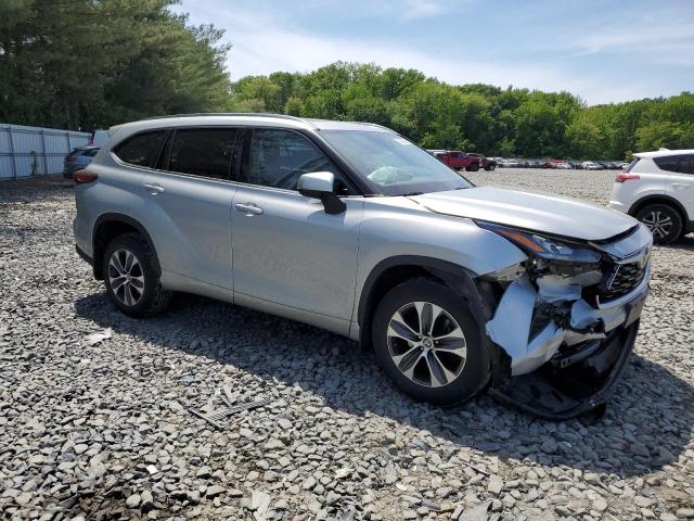 5TDHZRBH9LS506413 - 2020 TOYOTA HIGHLANDER XLE SILVER photo 4
