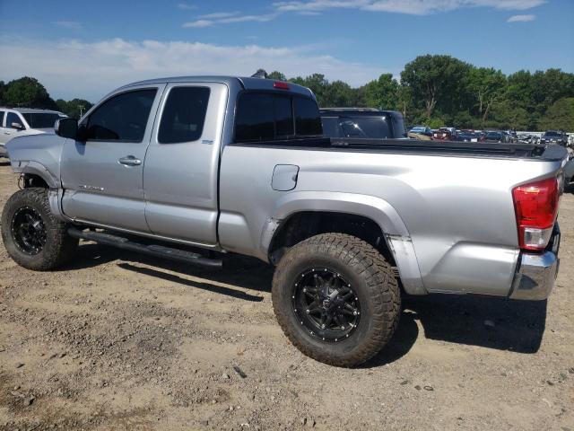 5TFSZ5AN9HX080973 - 2017 TOYOTA TACOMA ACCESS CAB ვერცხლისფერი ფოტო 2