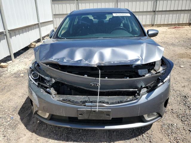 3KPFN4A81JE188625 - 2018 KIA FORTE EX ნაცრისფერი ფოტო 5