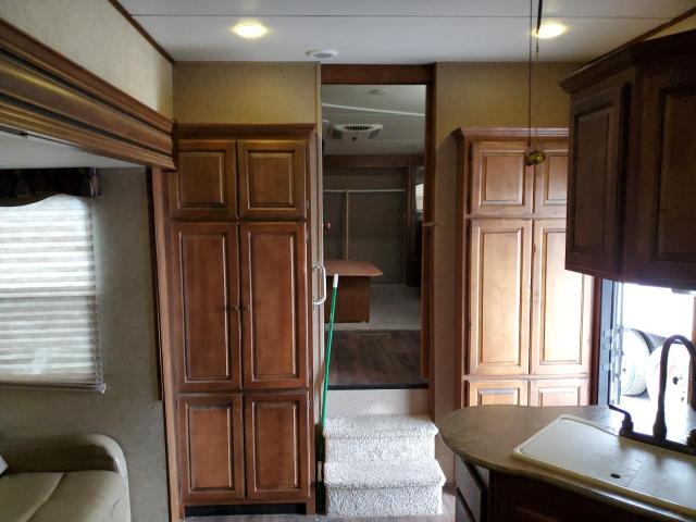 4YDF29326G1530920 - 2016 KEYSTONE SPRINTER TWO TONE photo 5