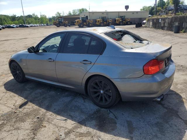 WBAPH775X9NL83976 - 2009 BMW 328 I GRAY photo 2