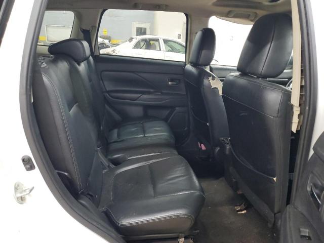 JA4AD3A32JZ068665 - 2018 MITSUBISHI OUTLANDER SE أبيض صورة 11