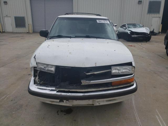 1GNCS13W5Y2305689 - 2000 CHEVROLET BLAZER WHITE photo 5