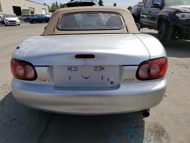 JM1NB353510202144 - 2001 MAZDA MX-5 MIATA BASE WHITE photo 6