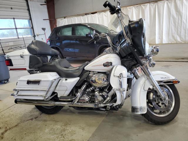 1HD1FC4128Y688750 - 2008 HARLEY-DAVIDSON FLHTCUI 白色 照片 1