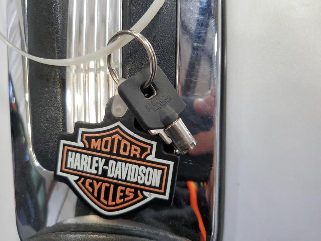 1HD1FC4128Y688750 - 2008 HARLEY-DAVIDSON FLHTCUI 白色 照片 8