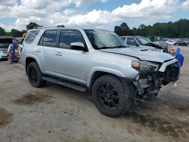 JTEBU5JR0G5310925 - 2016 TOYOTA 4RUNNER SR5/SR5 PREMIUM 银色 照片 4