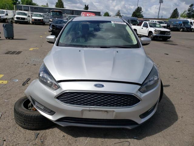 1FADP3F22GL263239 - 2016 FORD FOCUS SE SILVER photo 5