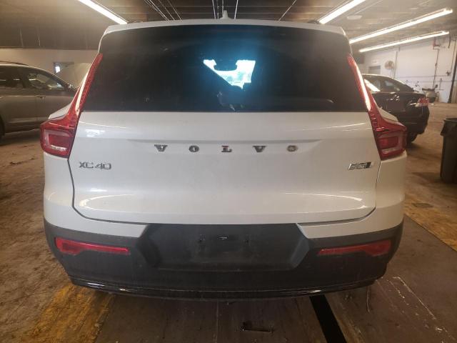 YV4L12UW0P2008664 - 2023 VOLVO XC40 PLUS WHITE photo 6