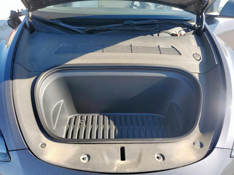 7SAYGDEE2PF885164 - 2023 TESLA MODEL Y Silber Foto 11