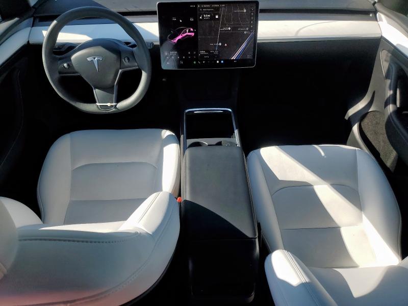 7SAYGDEE2PF885164 - 2023 TESLA MODEL Y Silber Foto 8