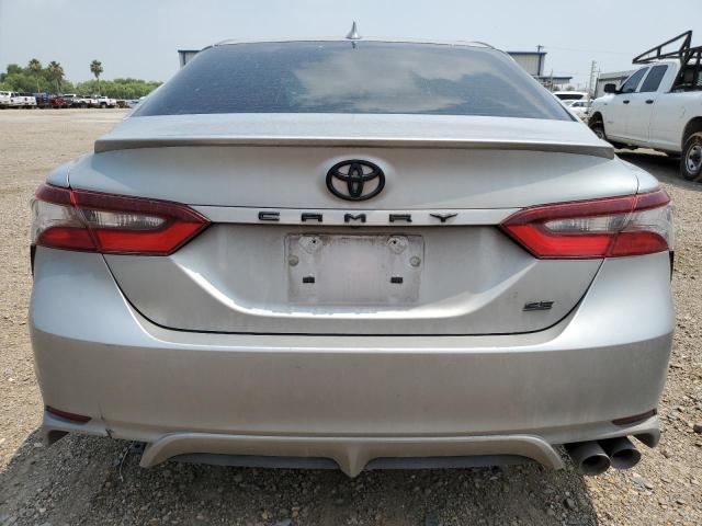 4T1G11AK1MU404243 - 2021 TOYOTA CAMRY SE SILVER photo 6