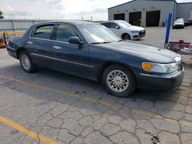 1LNFM82WXWY654993 - 1998 LINCOLN TOWN CAR SIGNATURE BLUE photo 4