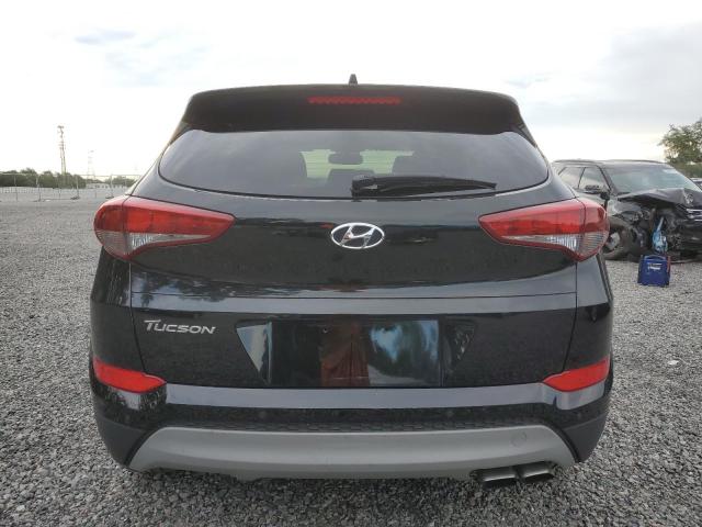 KM8J33A21JU635697 - 2018 HYUNDAI TUCSON VALUE BLACK photo 6