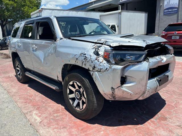 JTEBU5JR6K5631621 - 2019 TOYOTA 4RUNNER SR5 SILVER photo 1