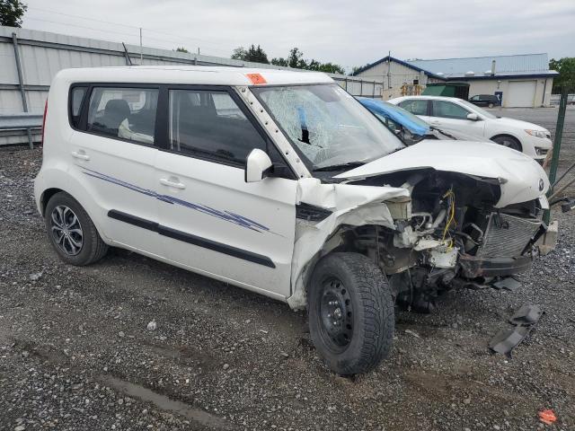 KNDJT2A50D7529334 - 2013 KIA SOUL WHITE photo 4