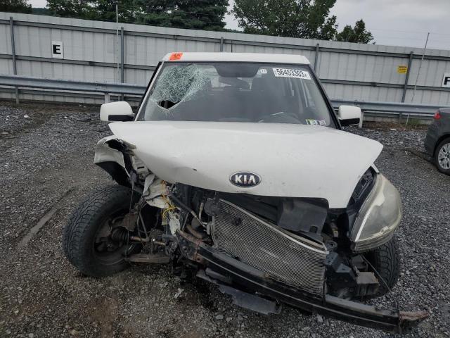 KNDJT2A50D7529334 - 2013 KIA SOUL WHITE photo 5