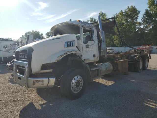 1M2AT13C27M002841 - 2007 MACK 700 CTP700 WHITE photo 2