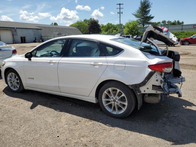 3FA6P0LU5KR197115 - 2019 FORD FUSION SE WHITE photo 2