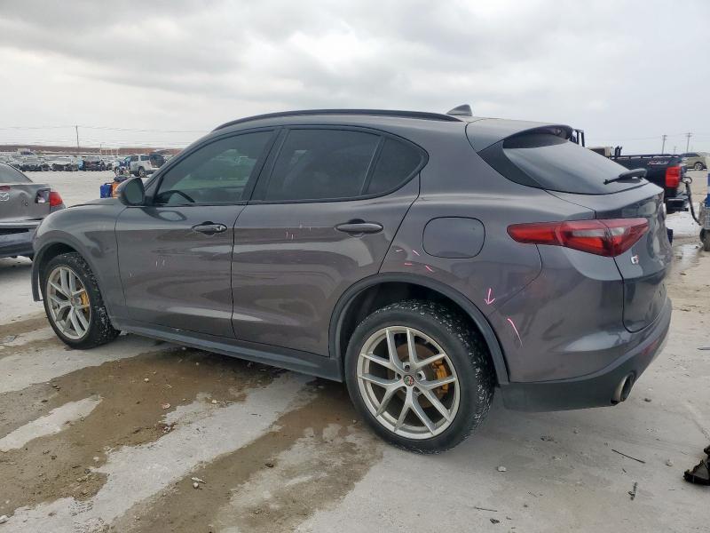ZASFAKPN4J7B72214 - 2018 ALFA ROMEO STELVIO SPORT ნაცრისფერი ფოტო 2