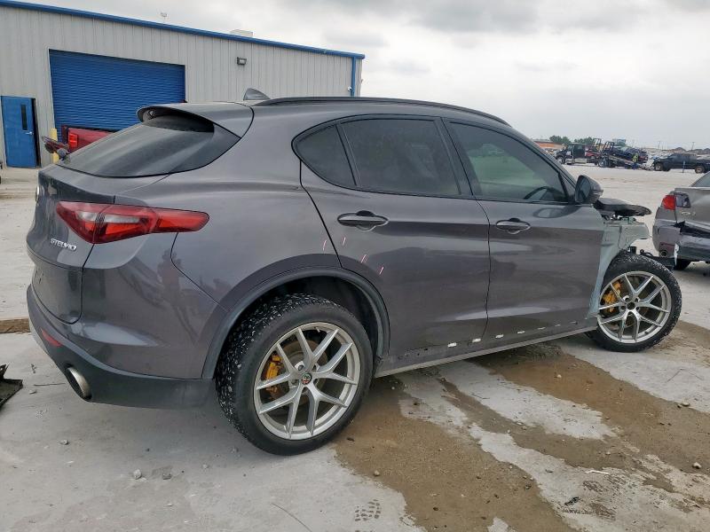 ZASFAKPN4J7B72214 - 2018 ALFA ROMEO STELVIO SPORT ნაცრისფერი ფოტო 3