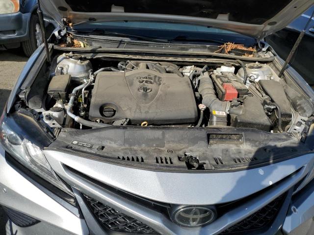 4T1BZ1HK3KU027453 - 2019 TOYOTA CAMRY XSE SILVER photo 11