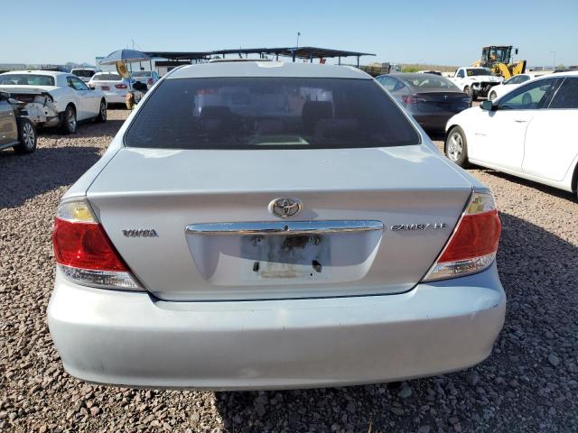 4T1BE32K25U634786 - 2005 TOYOTA CAMRY LE BLUE photo 6