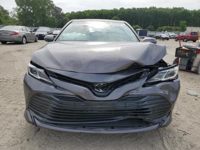 4T1B11HK2JU085348 - 2018 TOYOTA CAMRY L GRAY photo 5